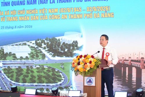 Chủ tịch UBND thành phố Đà Nẵng Nguyễn Mạnh Hùng phát biểu tại buổi lễ khởi công.