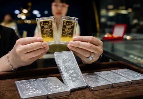 Giá vàng bạc trong nước tăng chưa theo kịp thế giới (ảnh: Như Ý).