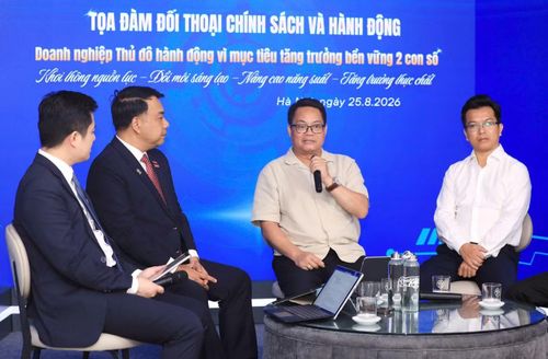 TS Nguyễn Việt Hùng - Viện trưởng Viện Nghiên cứu phát triển kinh tế - xã hội Hà Nội trao đổi tại Tọa đàm.
