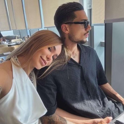 Lais Machado và Đỗ Hoàng Hên bắt đầu hẹn hò từ ngày 1/9/2023. Trên trang cá nhân, nam tiền vệ thỉnh thoảng chia sẻ hình ảnh tình cảm bên bạn gái trong những chuyến nghỉ dưỡng. Cả hai đều sinh ra tại Brazil nhưng hiện nay chọn Việt Nam làm nơi sinh sống và phát triển sự nghiệp.