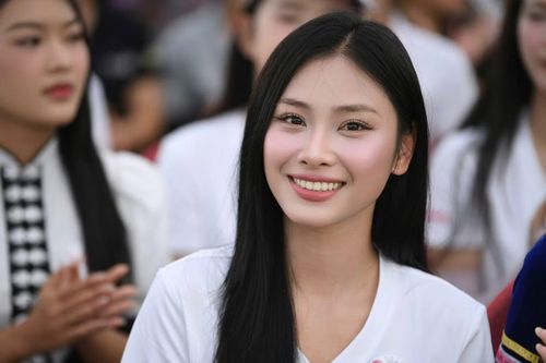 Thí sinh Hoa hậu Việt Nam 2026 tham dự buổi giao lưu, chào mừng của địa phương.