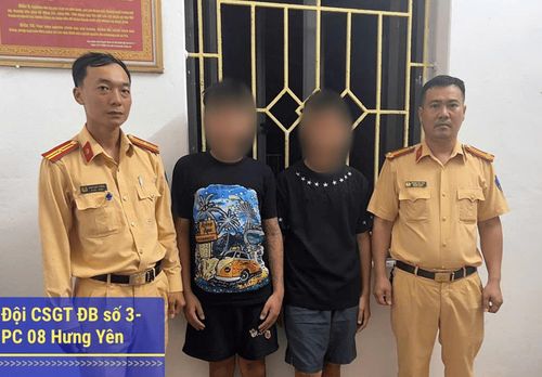 Đội Cảnh sát giao thông đường bộ số 3 đưa V.M.Đ và T.L.P.Đ về trụ sở tiến hành làm rõ vụ việc. (Ảnh: CAHY).