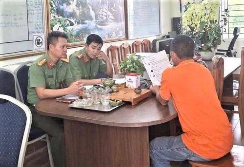 Công an làm việc với ông N.V.T.