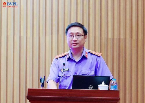 Đồng chí Lê Đức Anh, Giám đốc Trung tâm Công nghệ và Dữ liệu số thuộc Cục 2, VKSND tối cao giới thiệu tổng quan về phần mềm Quản lý công việc và hướng dẫn sử dụng phần mềm.