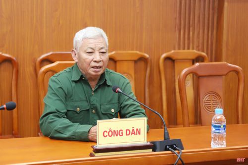 Công dân Nguyễn Như Yên (xã Thạch Lạc) trình bày đề nghị.