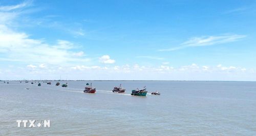 Phát triển kinh tế biển gắn với đảm bảo quốc phòng - an ninh. (Ảnh tư liệu: Chanh Đa/TTXVN)