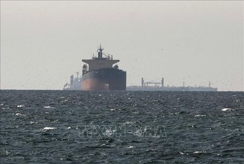 Tàu thương mại tại eo biển Hormuz, ngày 20/6/2026. Ảnh: THX/TTXVN phát