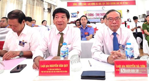 Ông Nguyễn Bá Sơn đề nghị Hội Luật gia phường Hải Châu đẩy mạnh tư vấn pháp luật, hòa giải và hỗ trợ người dân tại cơ sở.