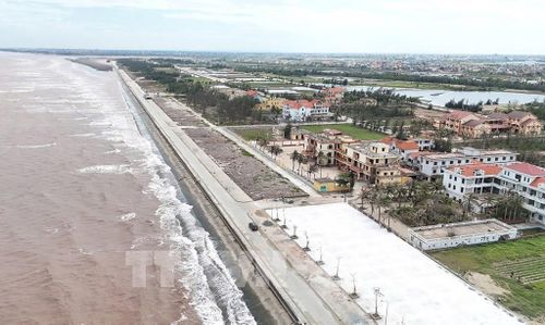 Không gian du lịch biển xã Giao Ninh đang chuẩn bị được đầu tư đồng bộ kết cấu hạ tầng. Ảnh: Công Luật - TTXVN