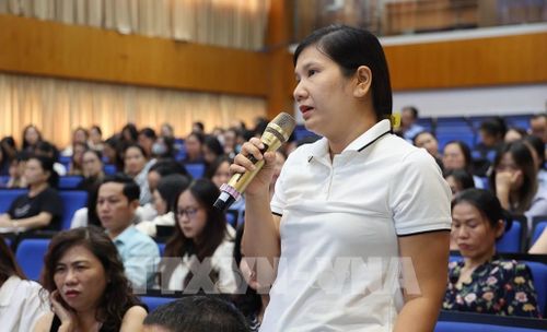Đại diện các doanh nghiệp nêu các vướng mắc trong việc thực hiện chính sách hoàn thuế giá trị gia tăng. Ảnh: Hứa Chung-TTXVN