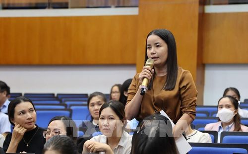 Đại diện các doanh nghiệp nêu các vướng mắc trong việc thực hiện chính sách hoàn thuế giá trị gia tăng. Ảnh: Hứa Chung-TTXVN