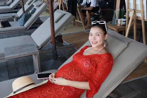 Thúy Diễm gây chú ý khi tiết lộ đã tăng 16kg trong 7 tháng khi mang thai lần hai. (Ảnh: FBNV)