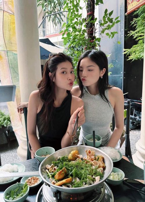 Thiên Ân cùng Kỳ Duyên tận hưởng những khoảnh khắc đời thường. Ảnh: FBNV