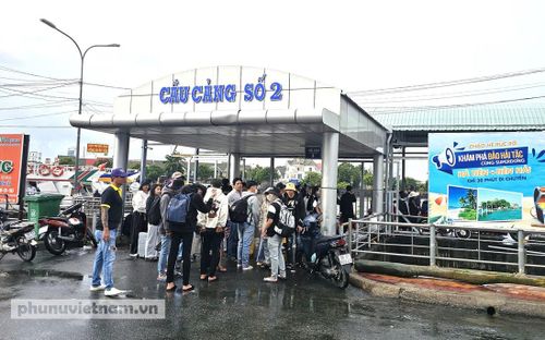 Thời tiết xấu, tàu phà cao tốc từ đất liền đi các đảo tại An Giang đều tạm ngưng hoạt động - Ảnh: Hoàng Tuấn