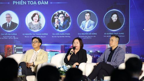 Bà Nguyễn Thị Thanh Hương – Phó Chủ tịch Hội Môi giới bất động sản Việt Nam trả lời tọa đàm