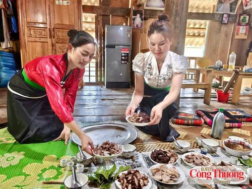 Trải nghiệm ẩm thực cùng bà con dân tộc Thái tại bản Én Luông (xã Than Uyên).