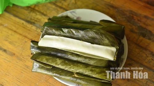 Những năm gần đây, khi ngày càng nhiều người biết đến và tìm mua bánh lá Cổ Tế, việc làm bánh dần trở thành nghề thường xuyên của một số hộ dân.