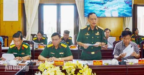 Các đại biểu tham gia ý kiến tại hội thảo.