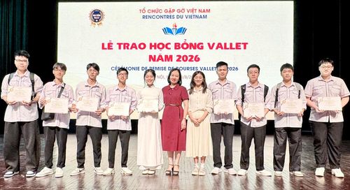  Các nhà giáo và học sinh Trường Trung học phổ thông Chuyên Bắc Ninh tham dự chương trình trao học bổng Vallet năm 2026. 