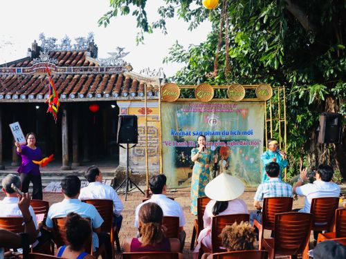 Ra mắt sản phẩm du lịch mới "Về Thanh Hà - Chạm gốm, nghe bài chòi" nhân dịp Lễ hội Giỗ tổ nghề gốm Thanh Hà năm 2026. Ảnh: QUỐC TUẤN