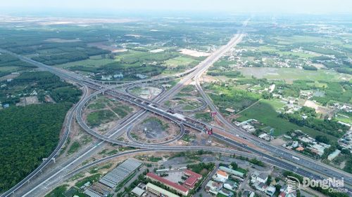 Nút giao Long Thành kết nối giữa cao tốc Thành phố Hồ Chí Minh - Long Thành - Dầu Giây với cao tốc Biên Hòa - Vũng Tàu.