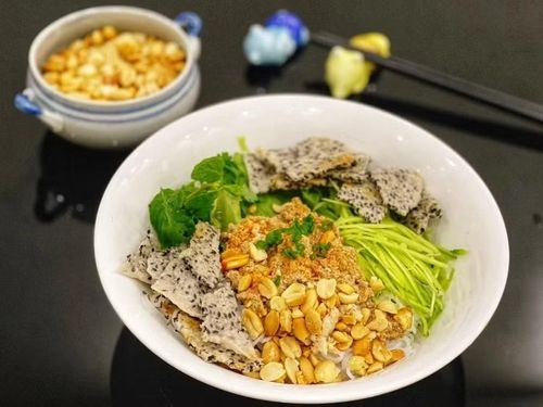 Vị béo của rạm hòa quyện cùng bún tươi, rau thơm và bùi béo của đậu phộng, bánh tráng giòn rụm sẽ đem lại một trải nghiệm ẩm thực khó quên. Ảnh nguồn internet 