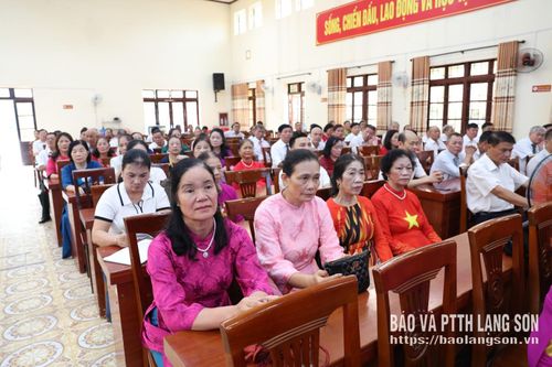 Các đại biểu dự buổi lễ