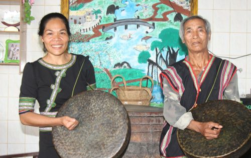 Tiếp nối tiếng chiêng qua các thế hệ ở thôn Đạ RLơm giúp giữ được truyền thống tốt đẹp