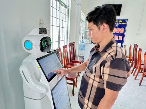 Robot AI - một trải nghiệm mới lạ trong thực hiện dịch vụ hành chính