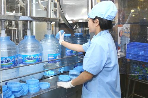 Mặt bằng lãi suất cho vay từ các tổ chức tín dụng vẫn còn cao và tăng so với cuối năm 2025 nên nhiều doanh nghiệp khá e ngại vay vốn