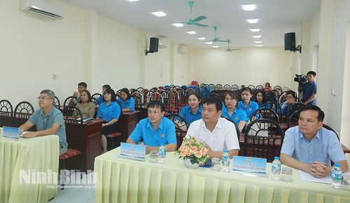 Các đại biểu dự hội nghị.