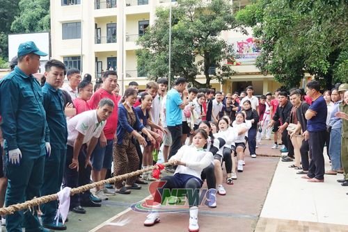 Môn kéo co thu hút đông đảo vận động viên tham gia.