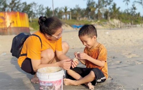 Những bài học được cảm nhận bằng đôi mắt, đôi tay và cả sự tò mò hồn nhiên của tuổi thơ.