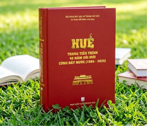 Bìa cuốn sách “Huế trong tiến trình 40 năm đổi mới cùng đất nước (1986 - 2026)”.
