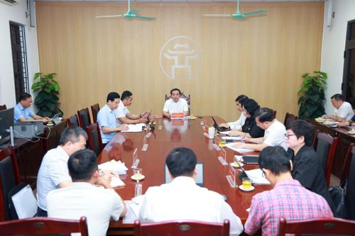 Bí thư Thành ủy Hà Nội Trần Đức Thắng chủ trì tiếp công dân. Ảnh Văn Tuyên