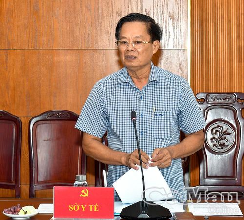 Phó Giám đốc Sở Y tế Vương Hữu Tiến trình bày đề xuất của ngành.