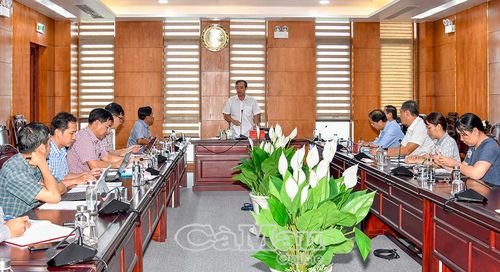 Đồng chí Huỳnh Quốc Việt, Phó Bí thư Thường trực Tỉnh uỷ phát biểu tại buổi làm việc.