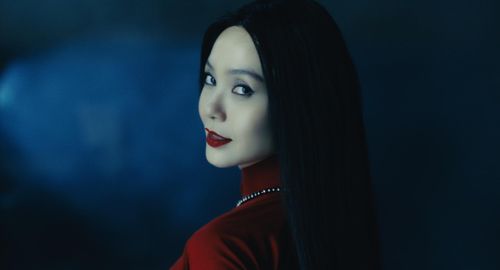 Ngay từ khi công bố tạo hình, Mẹ Mìn đã nhận được nhiều sự chú ý trên mạng xã hội, đặc biệt với diện mạo vừa quyến rũ vừa bí hiểm của Minh Hằng.