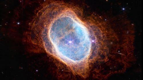 Những lớp vỏ khí và bụi đang phát sáng và giãn nở, do một ngôi sao hấp hối ở trung tâm NGC 3132 phóng ra không gian. Ảnh: NASA