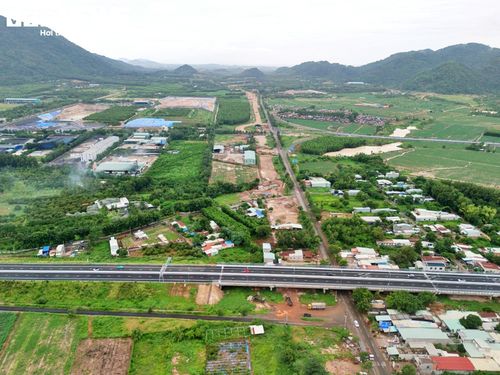 UBND TP.HCM giao UBND các xã, phường Châu Pha, Châu Đức và Tân Thành hướng dẫn, kiểm tra, giám sát việc thực hiện các giải pháp bảo vệ môi trường của nhà đầu tư trong quá trình triển khai dự án.