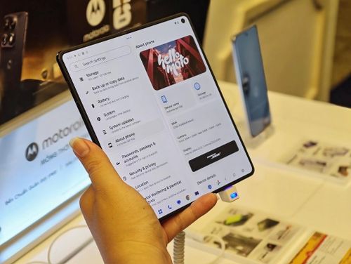 Các chuyên gia đánh giá, đây là chiếc điện thoại gập dọc sở hữu camera số 1 thế giới. (Ảnh: Đại Việt)