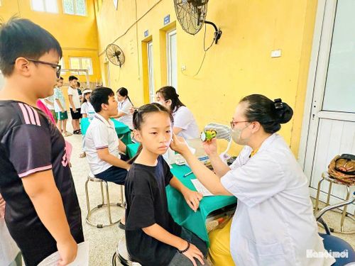 Hoạt động khám sức khỏe cho học sinh tiếp tục được triển khai đến ngày 3-9. Ảnh: Mai Duyên