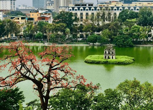 Tháp Rùa - biểu tượng văn hóa trong không gian cảnh quan hồ Hoàn Kiếm Ảnh: Thành Thịnh
