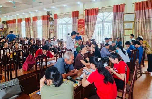 Công tác chuyển đổi số ở xã Tam Hưng ngày càng đi vào thực chất, hiệu quả. Ảnh: Bình Minh