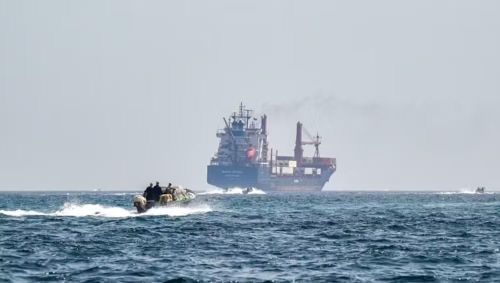 Nguồn tin do Axios dẫn lời cho biết lực lượng Vệ binh Cách mạng Hồi giáo Iran (IRGC) đã phóng tên lửa nhằm vào các tàu này, trong đó có tàu chở khí tự nhiên hóa lỏng Al Rekayyat của Qatar.