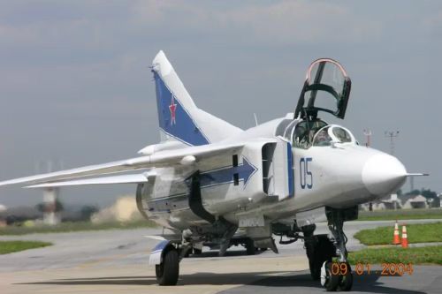 Tuy nhiên, chính sự phức tạp của thiết kế khiến MiG-23 không đạt được danh tiếng về khả năng cơ động như MiG-21 trong không chiến quần vòng. Cánh cụp cánh xòe giải quyết được một số vấn đề của cánh tam giác nhưng lại tạo ra những giới hạn mới.