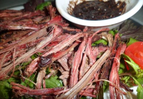 Chuyên gia cảnh báo món này tiềm ẩn những rủi ro từ muối, khói và vi khuẩn.