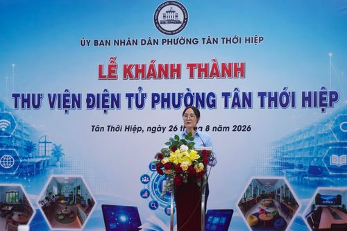  Bà Nguyễn Thị Anh Thi kỳ vọng Thư viện điện tử phường Tân Thới Hiệp sẽ trở thành không gian văn hóa, học tập và tiếp cận tri thức thường xuyên của cộng đồng.