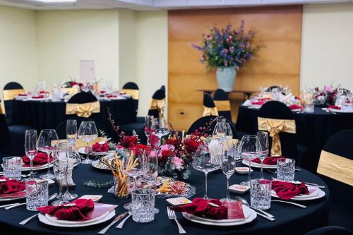 Bàn tiệc phong cách fine dining tại sân vận động Mỹ Đình. Ảnh: Nhân vật cung cấp.