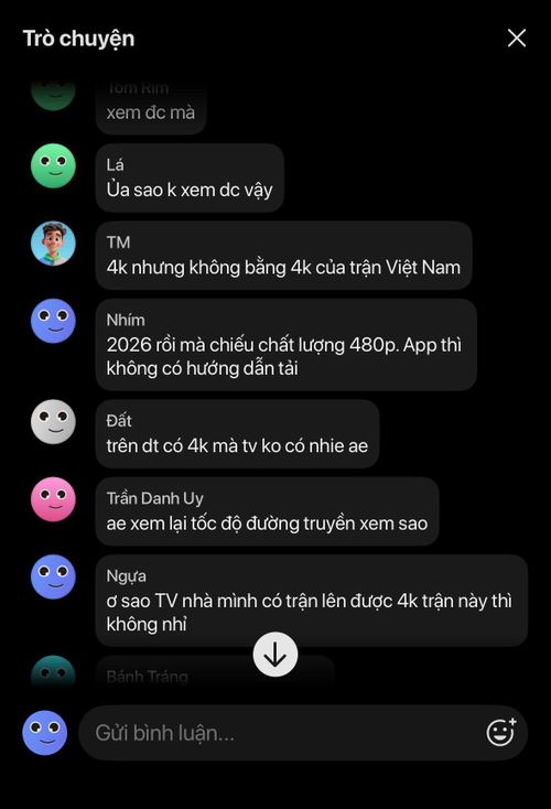 Người dùng phàn nàn về chất lượng hình ảnh trận mở màn Ngoại hạng Anh, so sánh với các trận trên sân Mỹ Đình. Ảnh: FPT Play.
